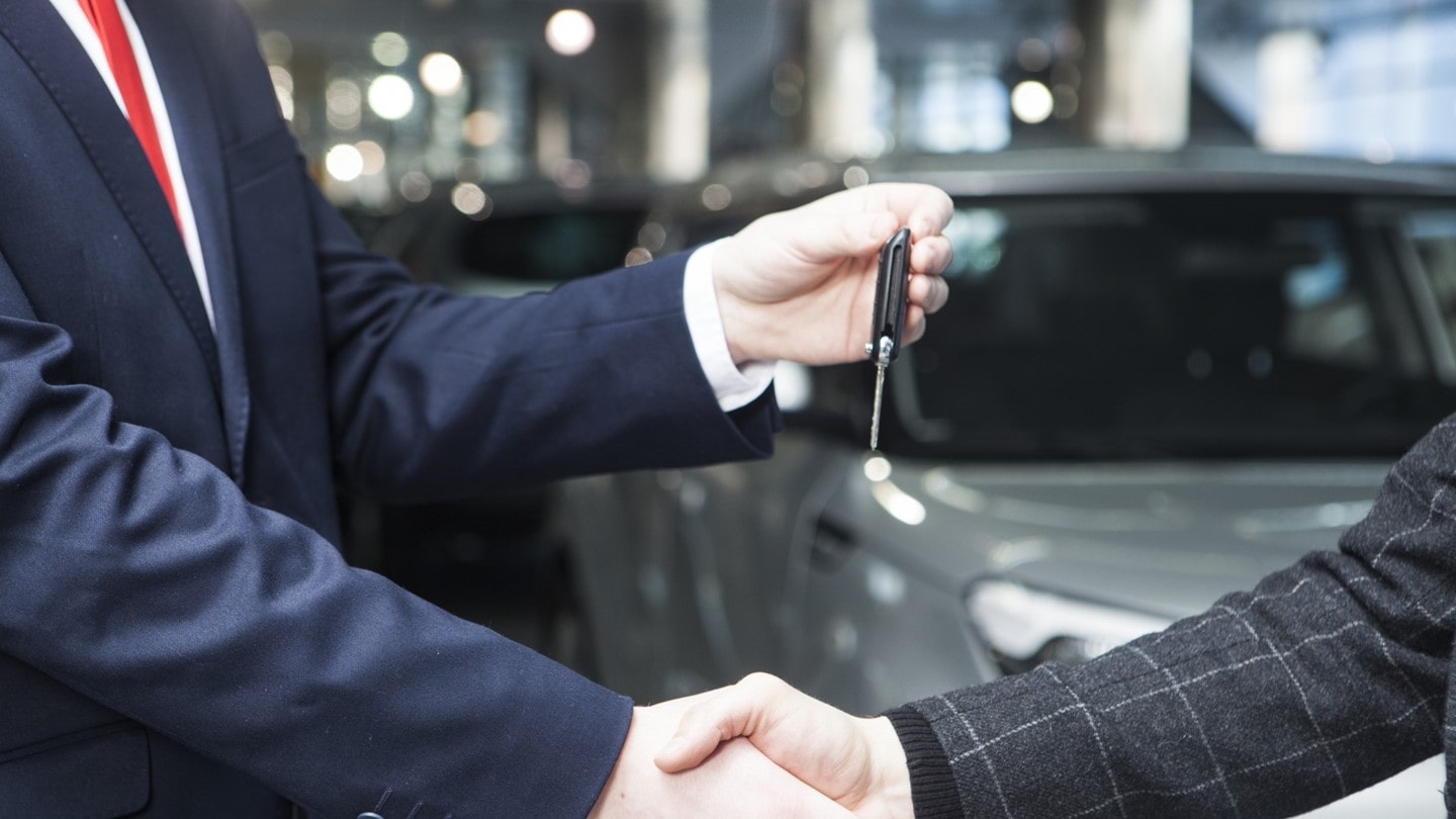 ディーラー 自動車小売 売却相場