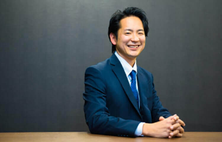父親の会社を継ぐために、3店舗の美容室を異業種の東証一部上場企業に譲渡。プロ経営者に引き継いだ想いとは【M&A事例】